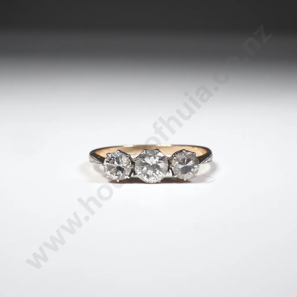 18ct Gold Three Diamond Ring Image 1++