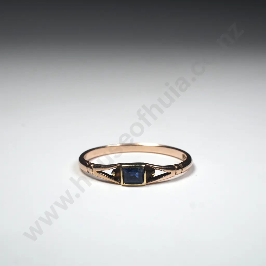 Antique 9ct Gold & Blue Stone Ring Image 1++