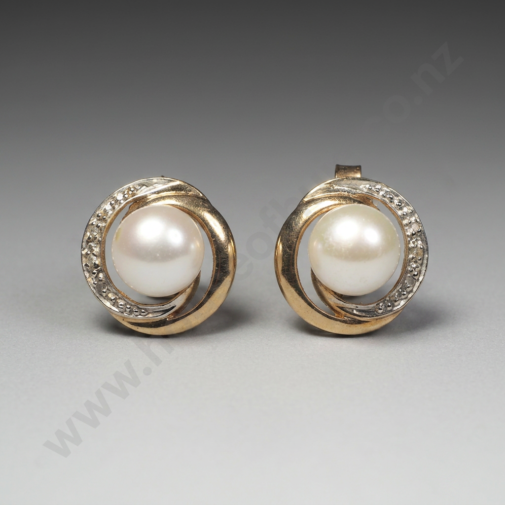 9ct Gold Pearl Earrings Image 1++