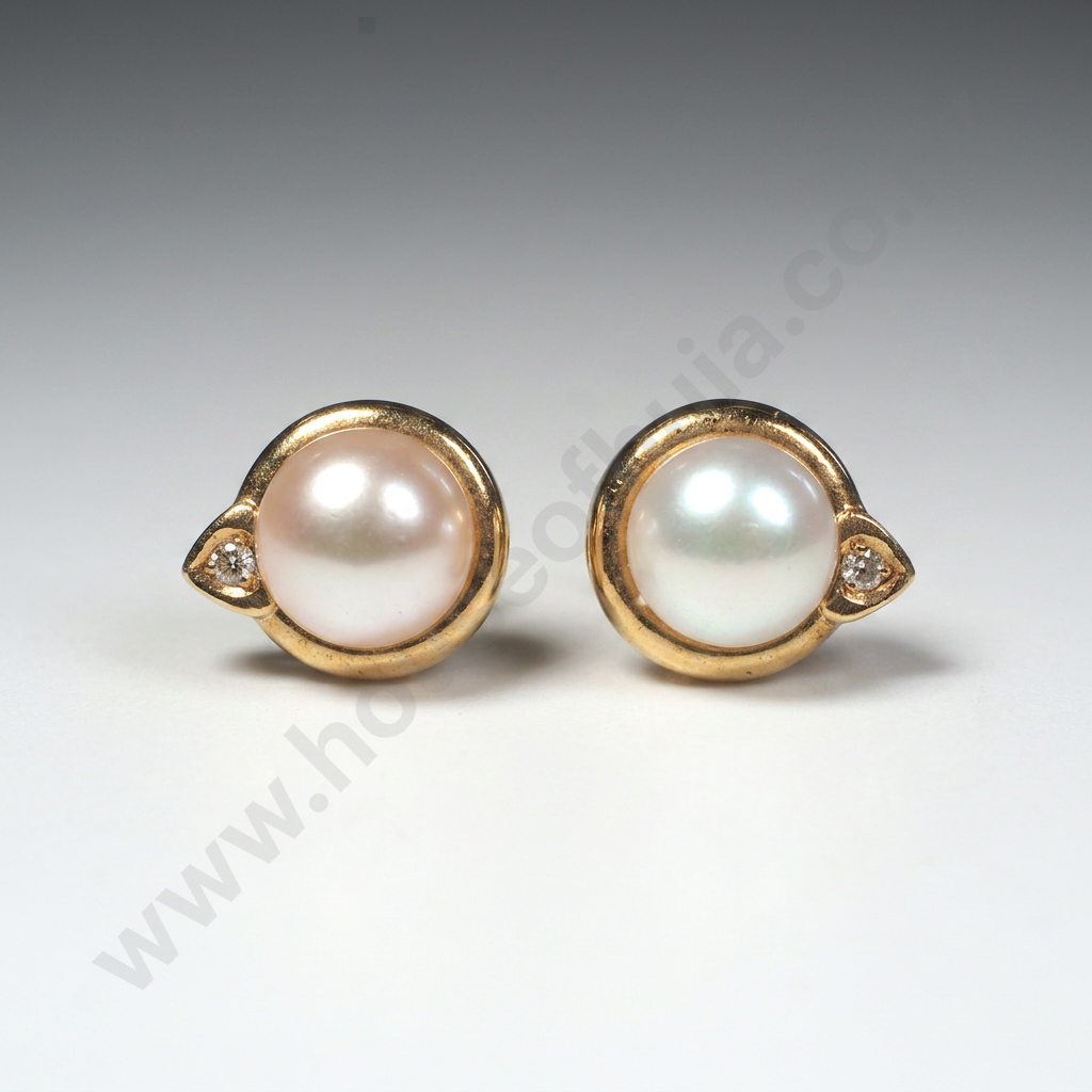 18ct Gold Pearl Earrings Image 1++