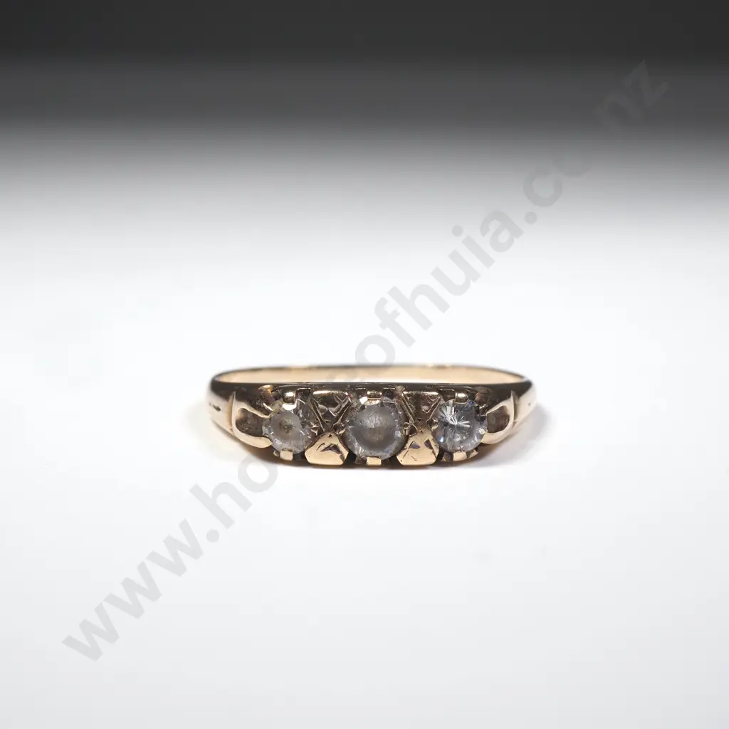 9ct Gold Three Stone Ring Image 1++