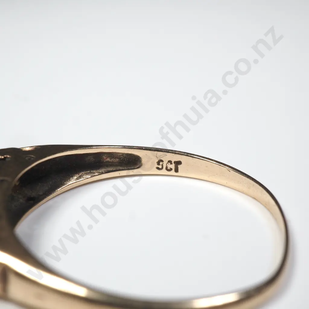 9ct Gold Three Stone Ring Image 1++