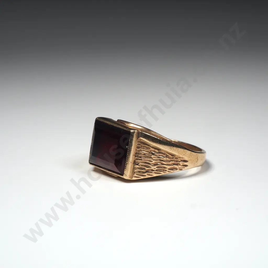 Vintage 9ct Gold & Red Stone Gents Signet Ring Image 1++