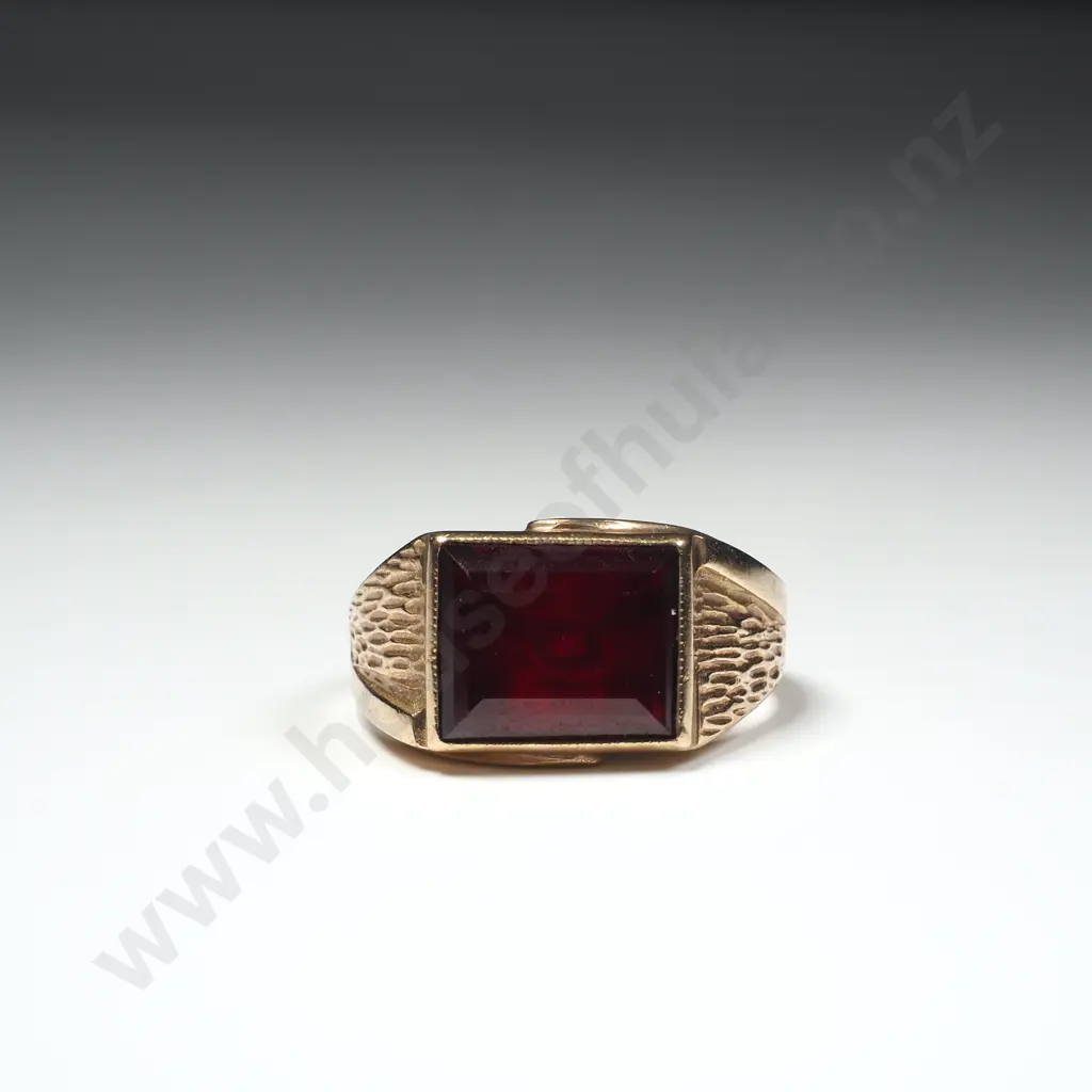 Vintage 9ct Gold & Red Stone Gents Signet Ring Image 1++