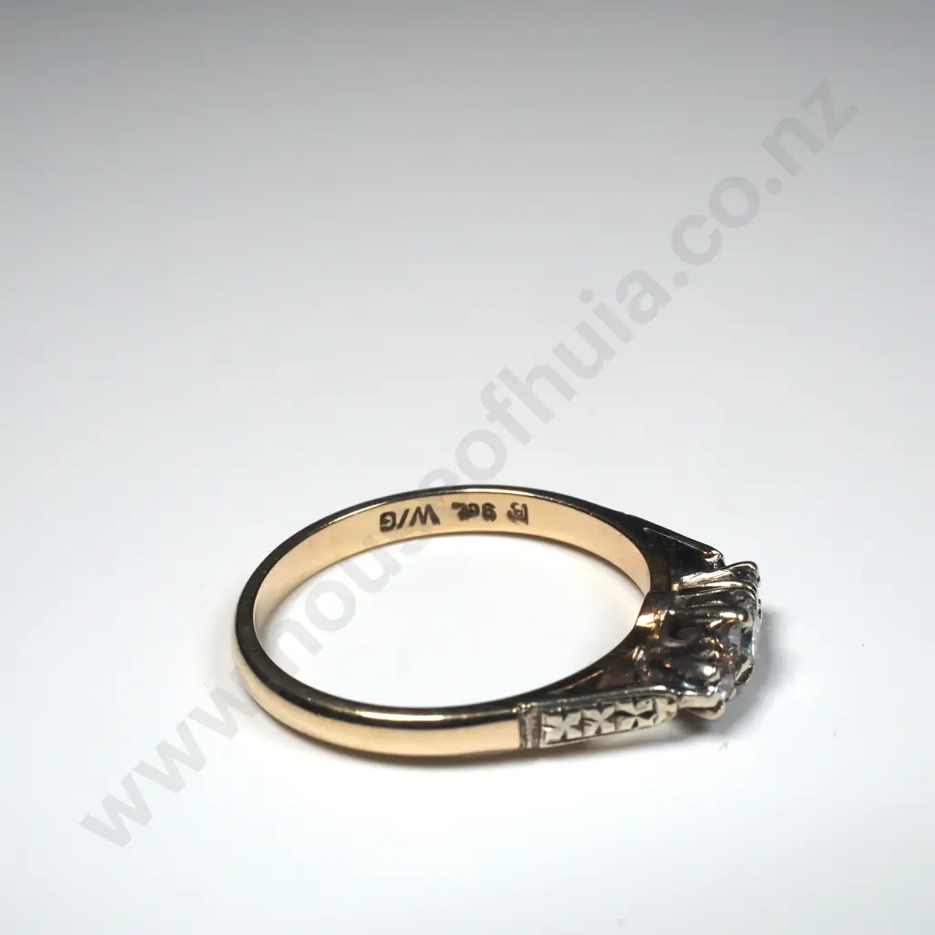 Vintage 9ct Gold Three Diamond Ring Image 1++
