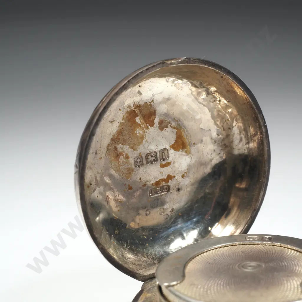 Sterling Silver Engraved Sovereign Case Image 1++