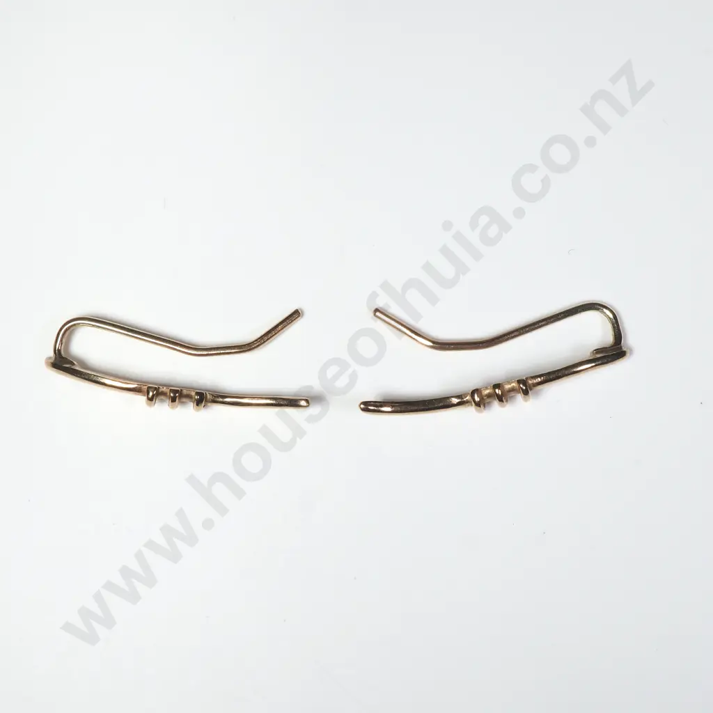 Pair of 9ct Gold Earrings Image 1++