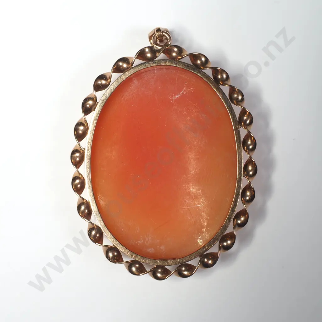 9ct Gold Cameo Pendant Image 1++