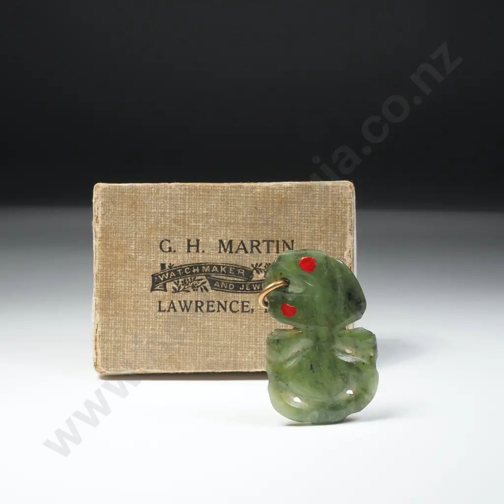 Vintage Greenstone Tiki Pendant in Jewellers Box Image 1++