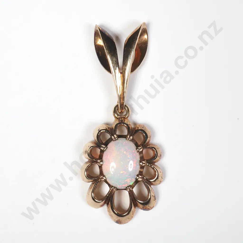 Vintage 9ct gold opal Pendant Image 1++