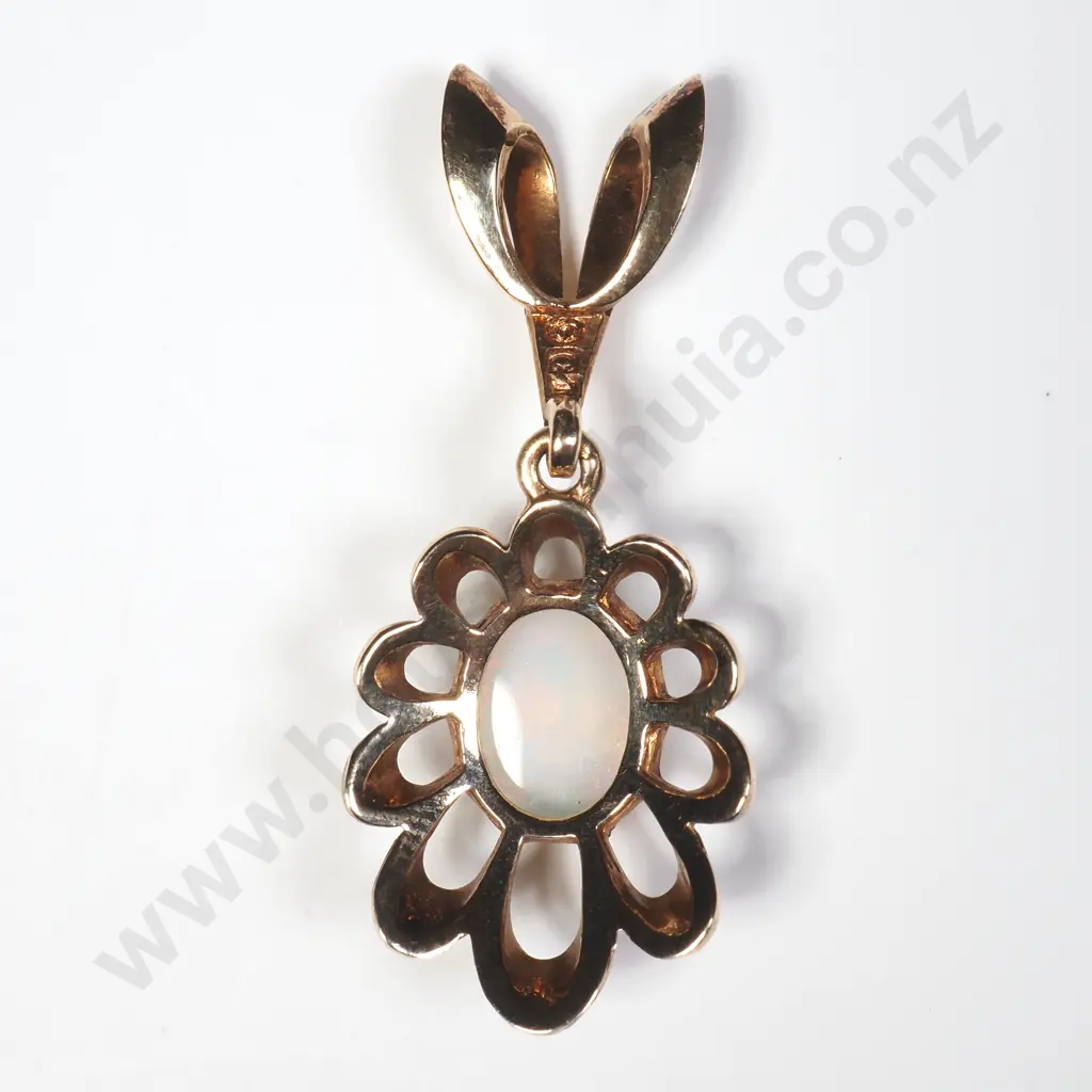 Vintage 9ct gold opal Pendant Image 1++
