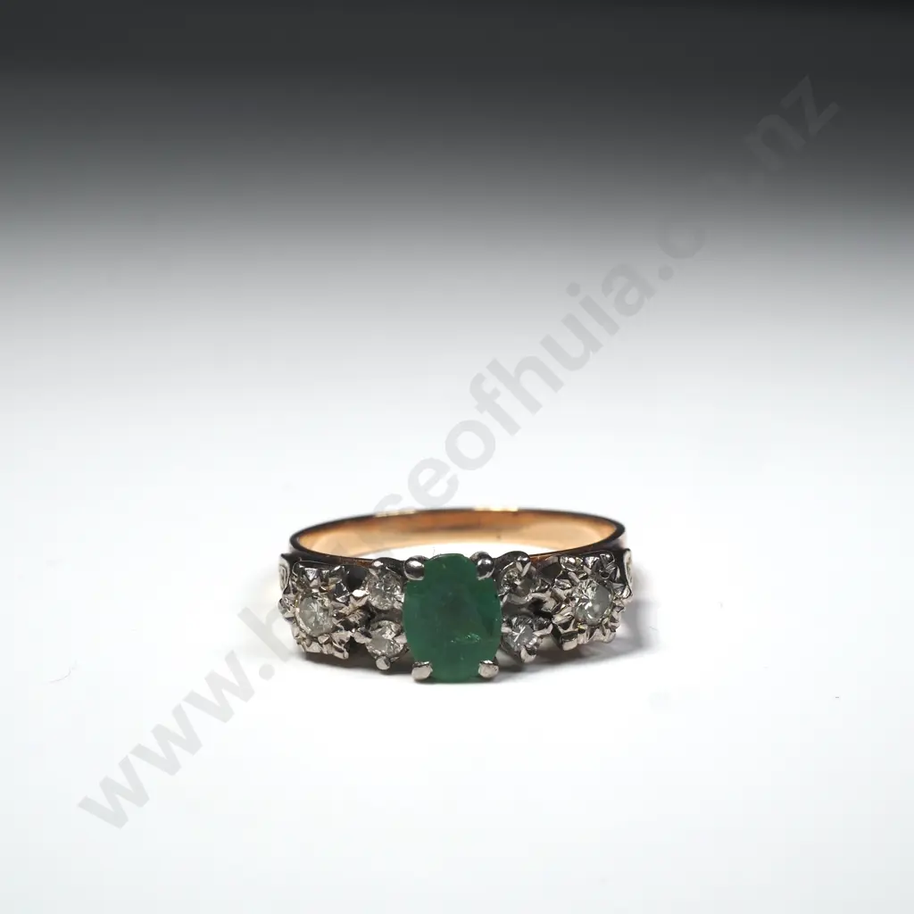 Vintage 9ct Gold Emerald & Diamond Ring Image 1++