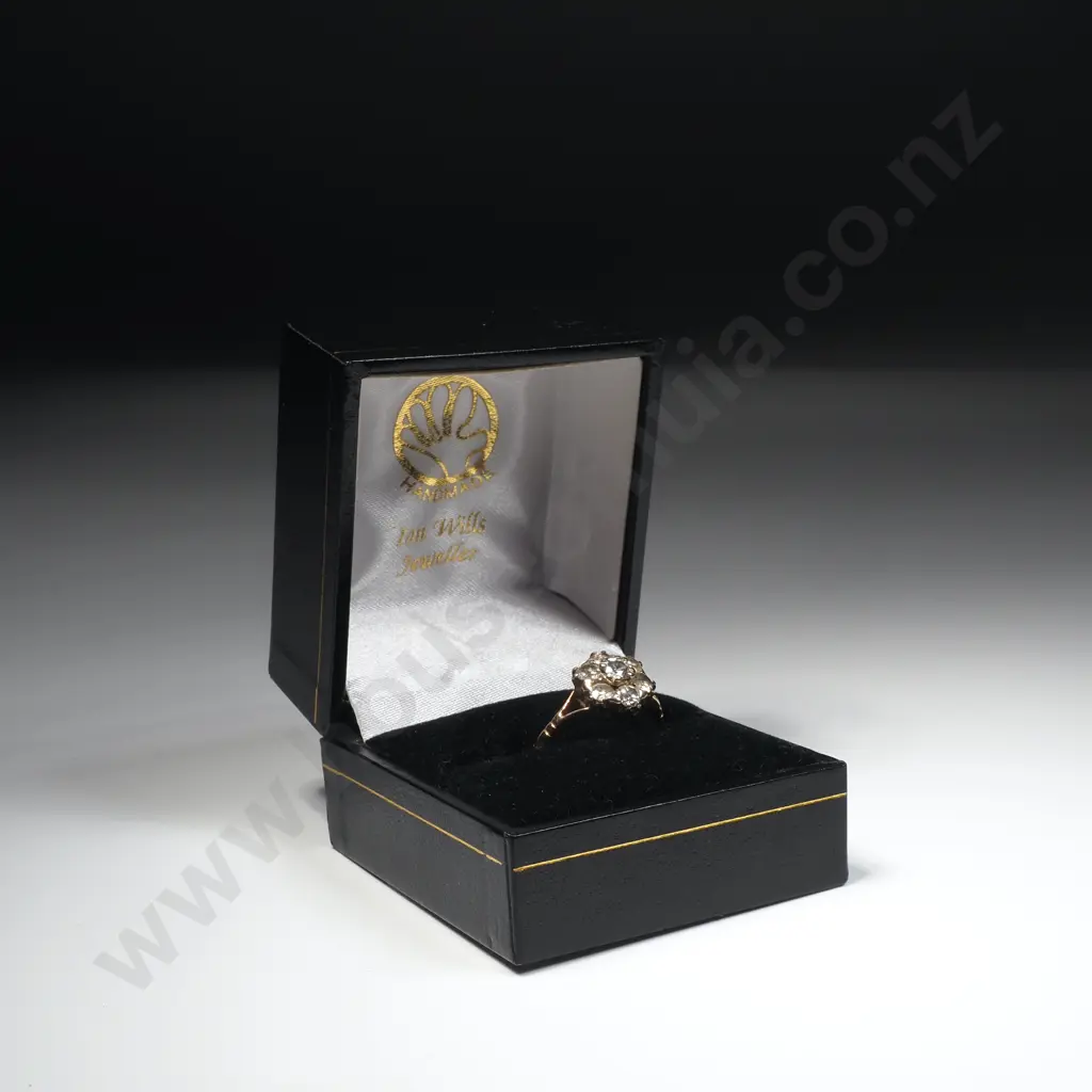 18ct Gold Diamond Cluster Ring Image 1++