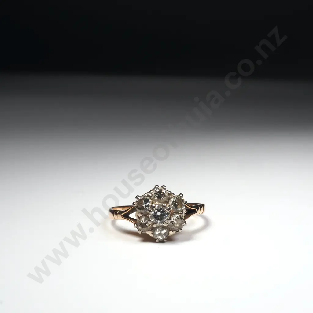 18ct Gold Diamond Cluster Ring Image 1++