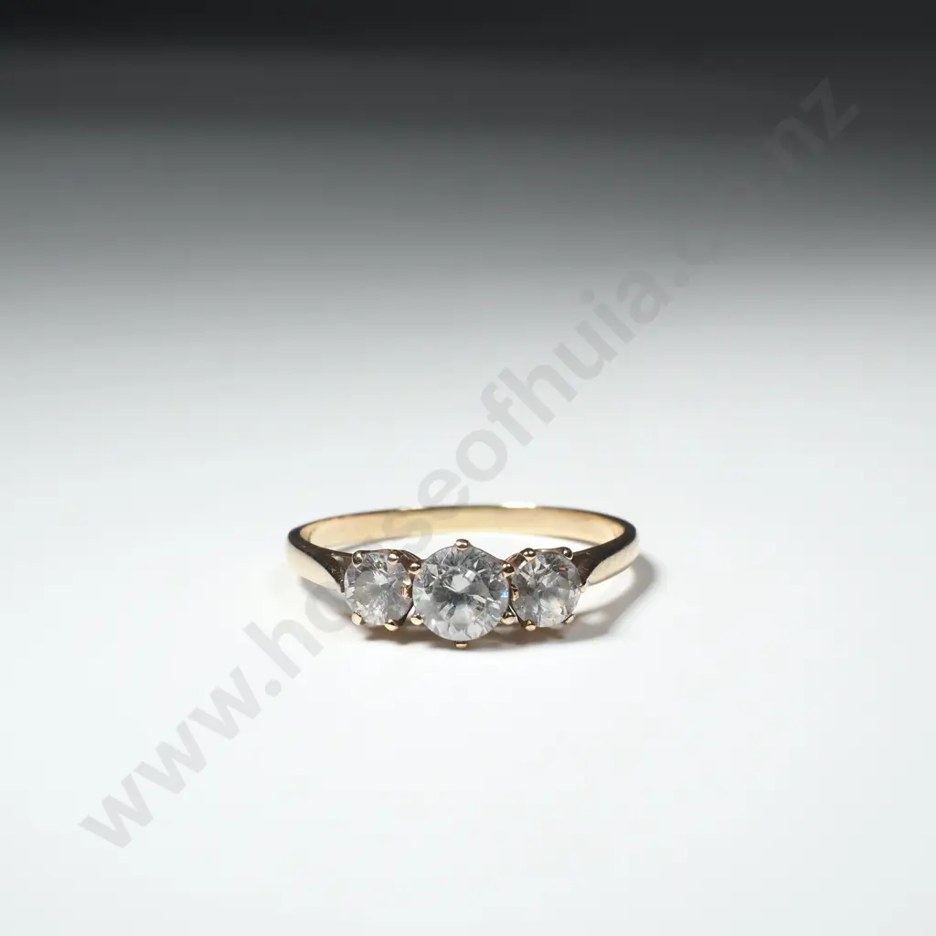 Vintage 9ct Gold Three Stone Ring in Vintage Box Image 1++