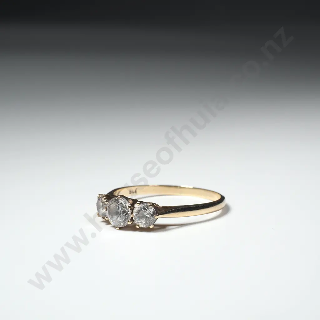 Vintage 9ct Gold Three Stone Ring in Vintage Box Image 1++