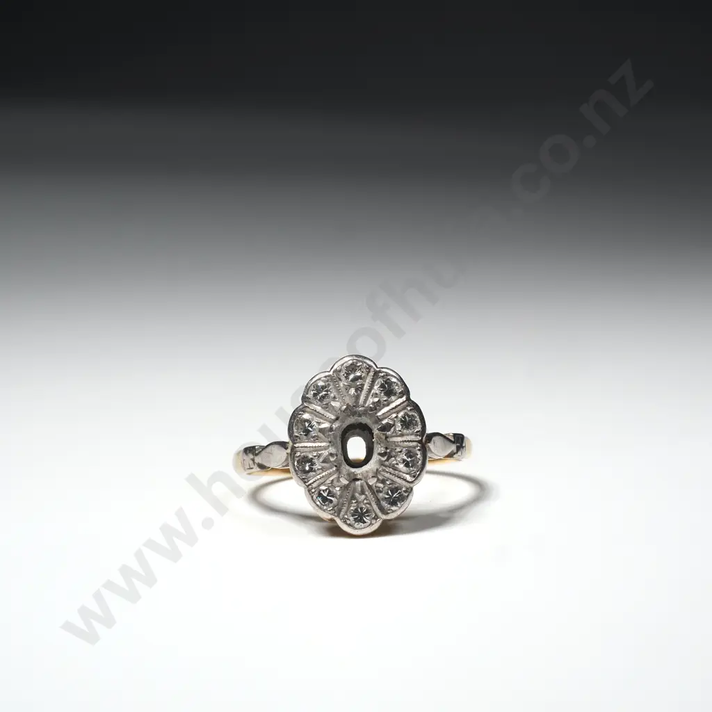 18ct Gold & Diamond Ring Mount missing Central Stone in Vintage Box Image 1++