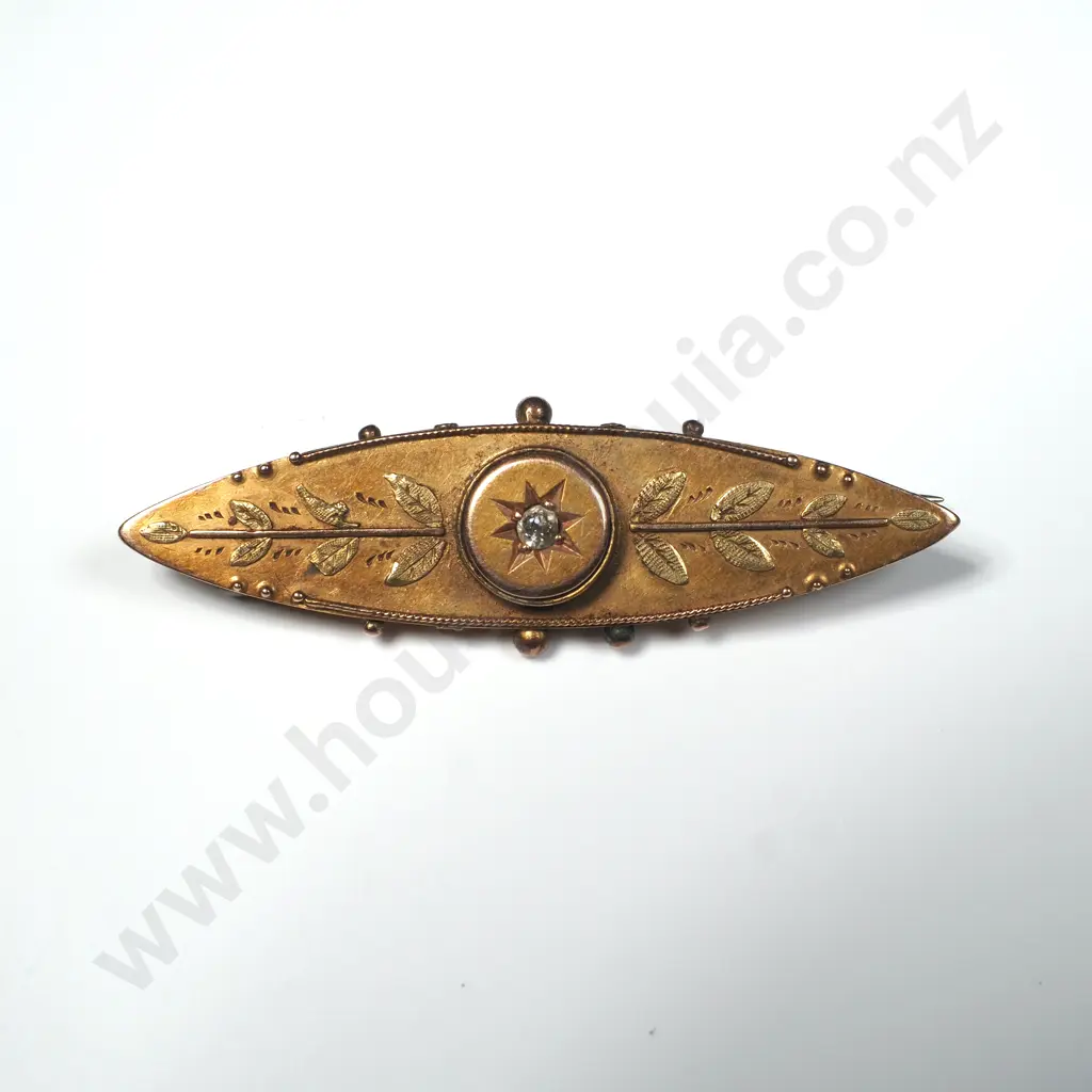 18ct Oval Gold Brooch set w Central Diamond Image 1++