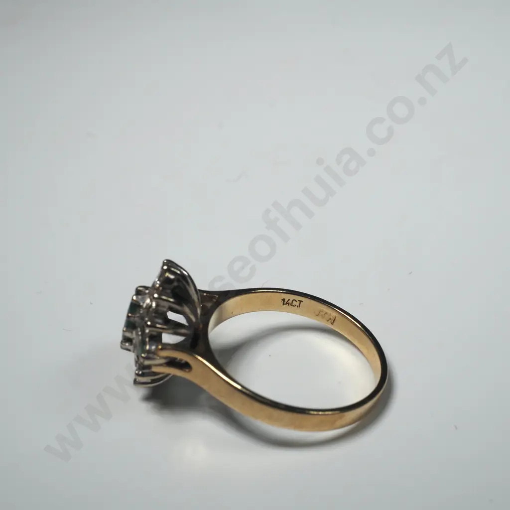 Vintage 14ct Gold Diamond & Green Stone Ring Image 1++