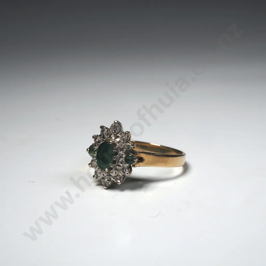 Vintage 14ct Gold Diamond & Green Stone Ring Image 1++