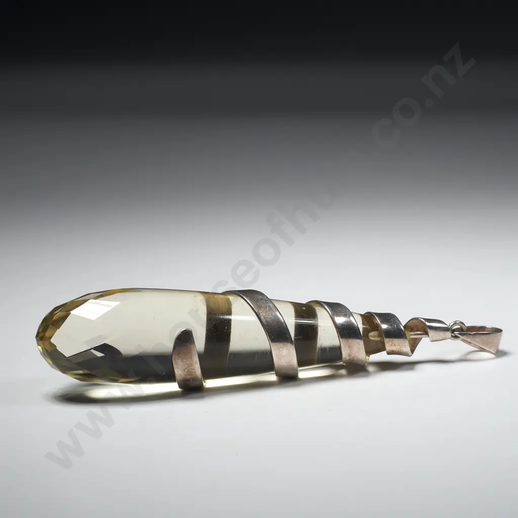 Costume Pendant Image 1++