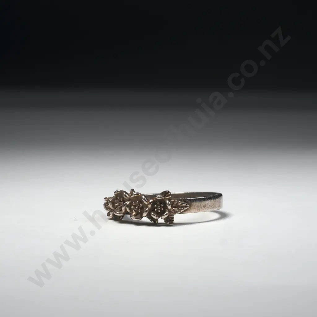 Sterling Silver Flower Rring Image 1++