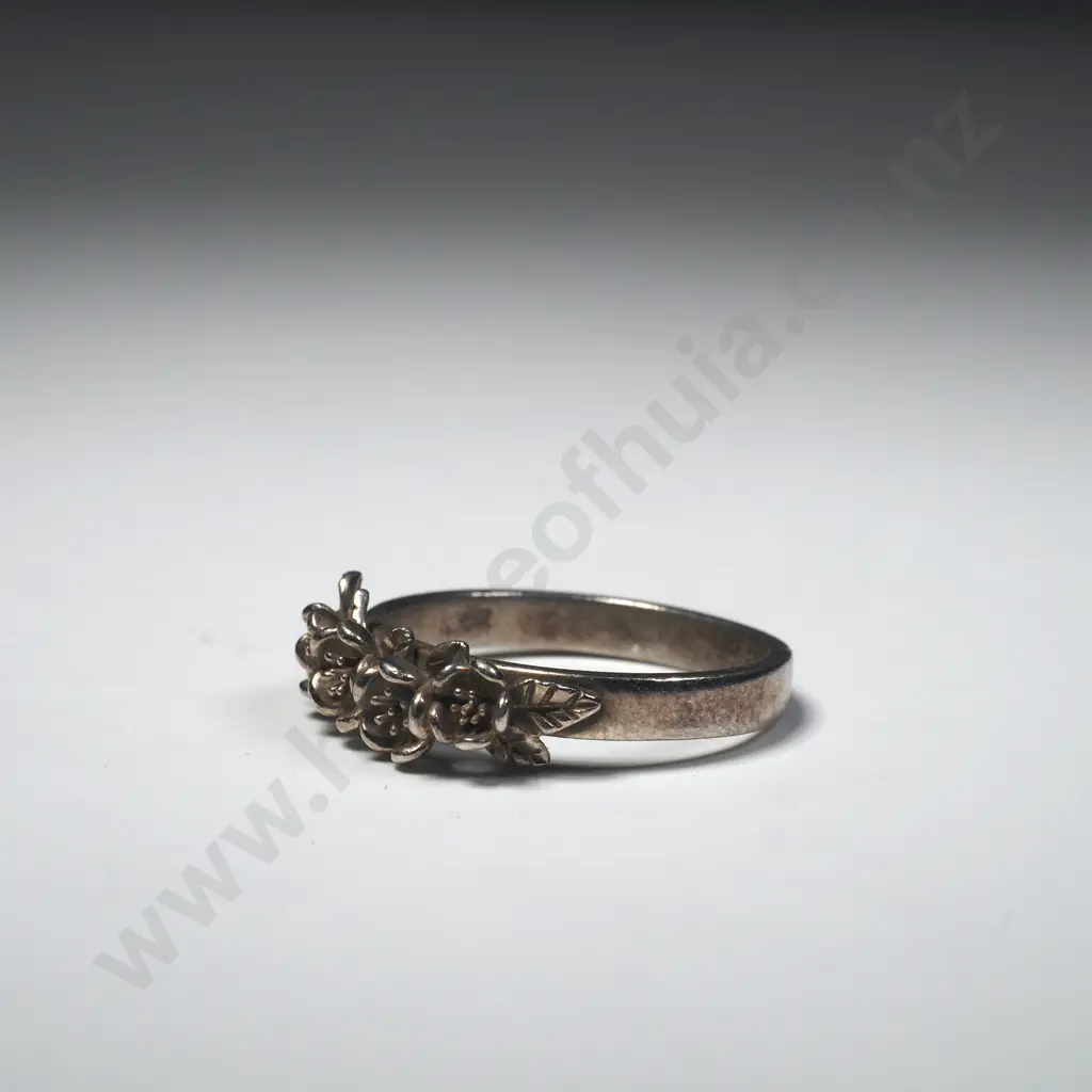 Sterling Silver Flower Rring Image 1++