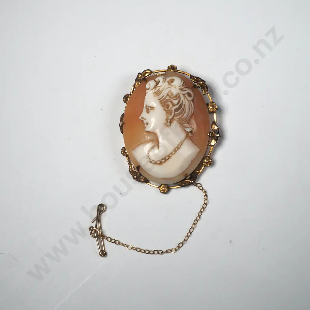 Rolled Gold Cameo Brooch Image 1++
