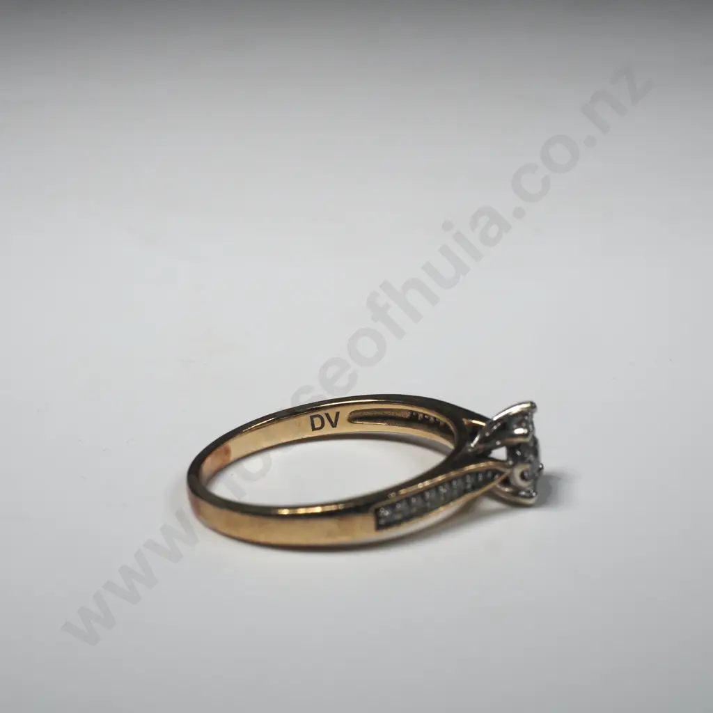 Vintage 9ct Gold Diamond Ring Image 1++