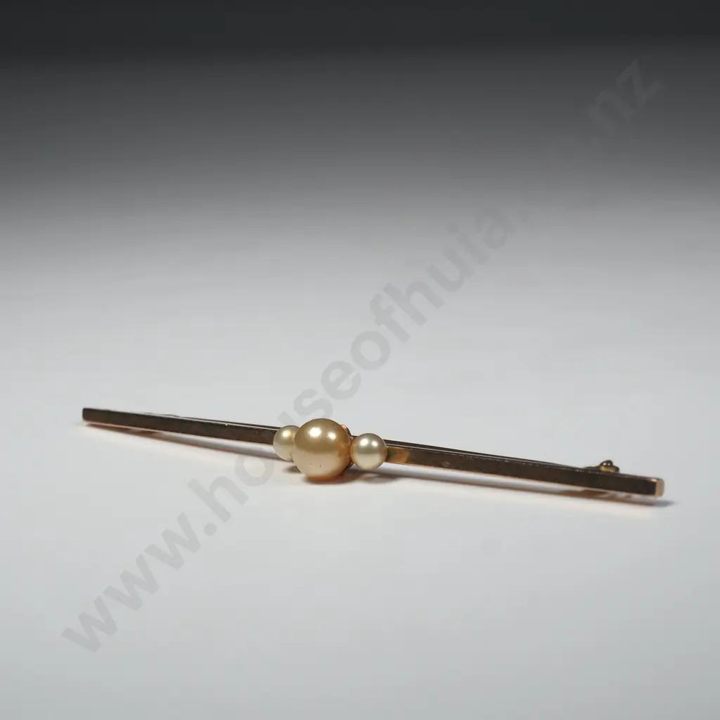 9ct Gold Stickpin Set w Three Pearls Image 1++
