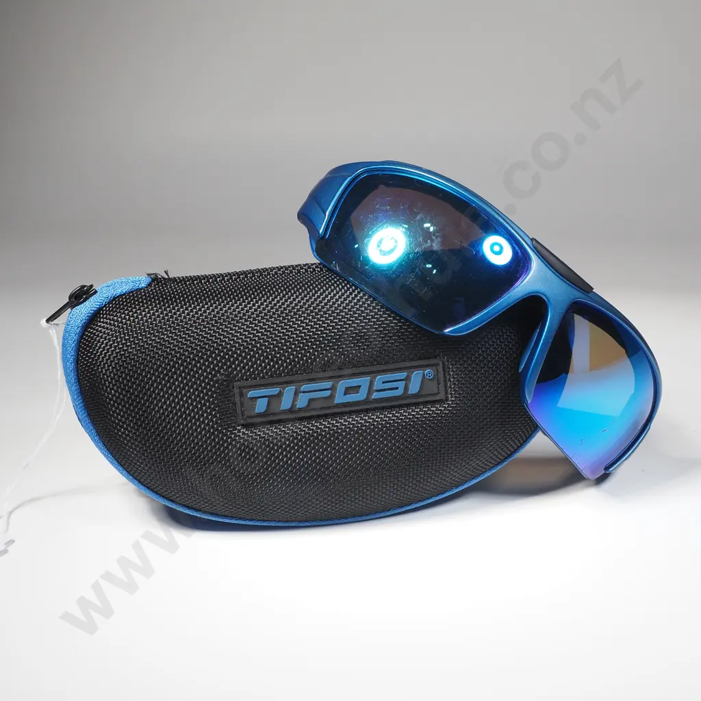 Tifose Polarised Sunglasses w a Matching Hard Case Image 1++