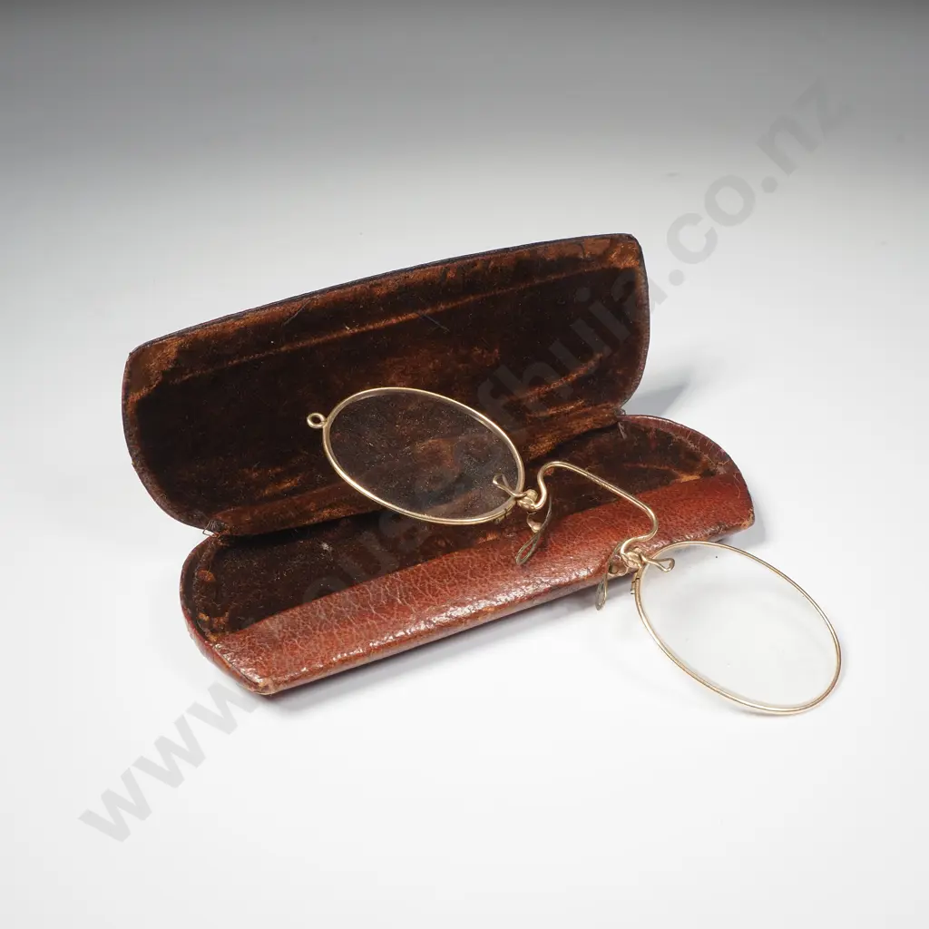 Antique Cased Rolled Gold Glasses Retailed by George Spiller London  Image 1++