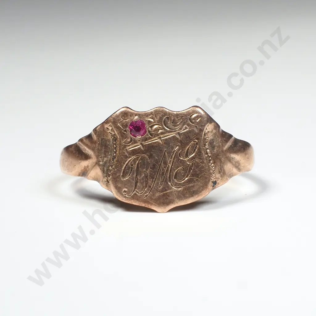 9ct Gold Signet Ring Image 1++