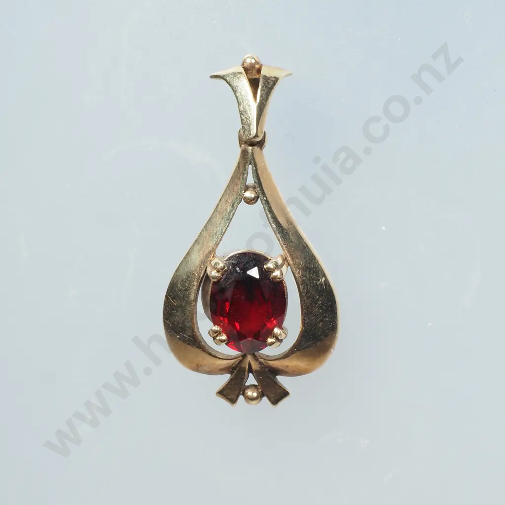 9ct Gold Garnet Pendant Image 1++