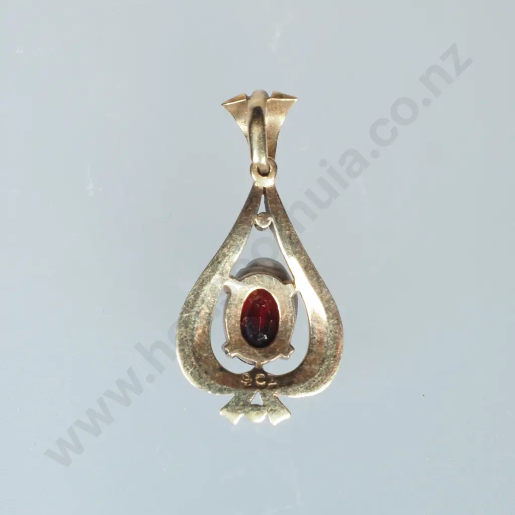 9ct Gold Garnet Pendant Image 1++
