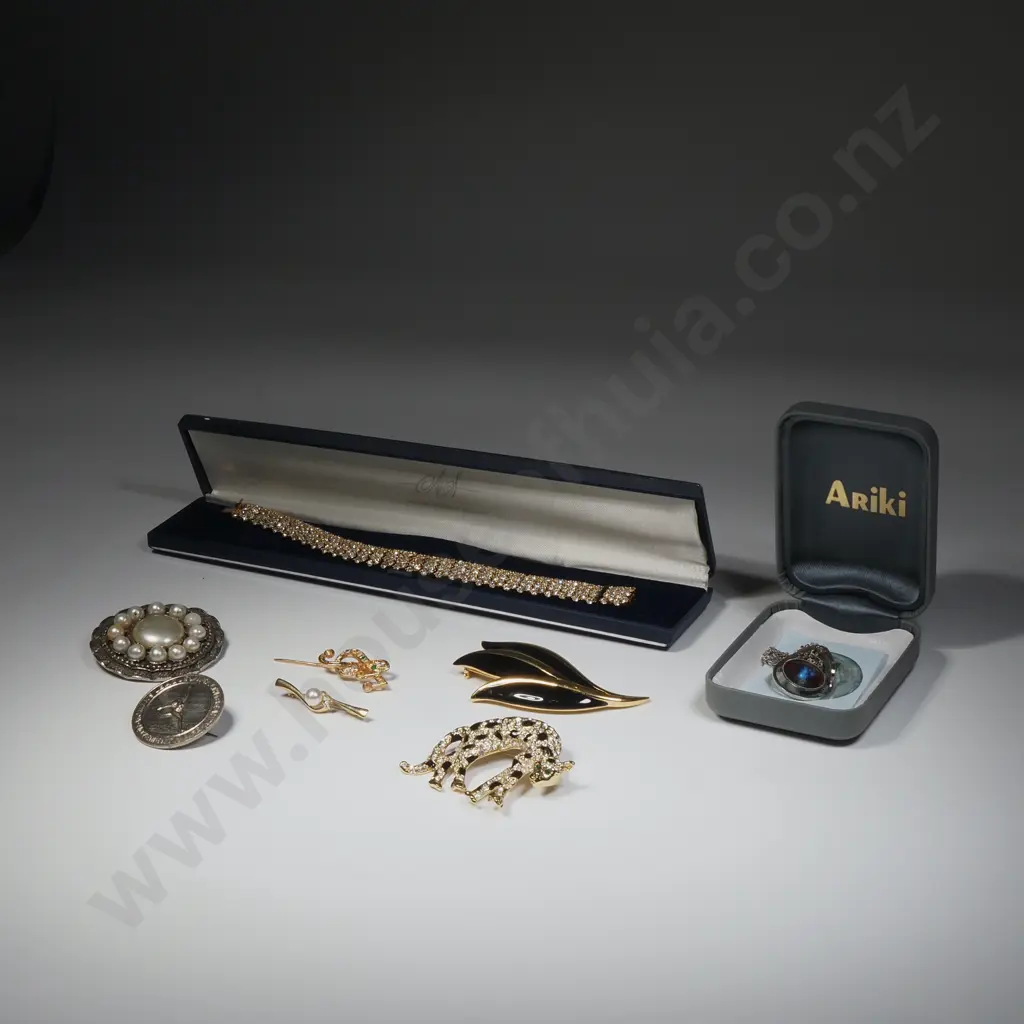 Assorted Costume Jewellery Image 1++