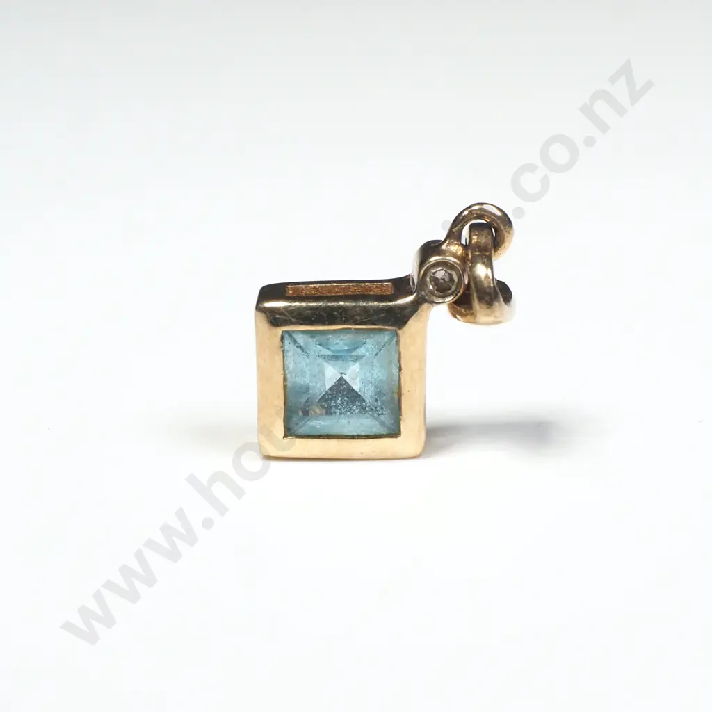 9ct Gold Michael Hill Blue Stone Pendant Image 1++