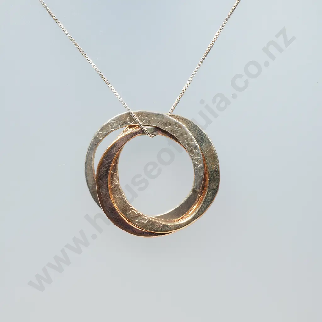 Sterling Silver Chain w Pendant Image 1++