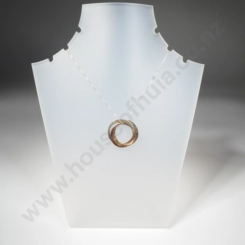 Sterling Silver Chain w Pendant Image 1++