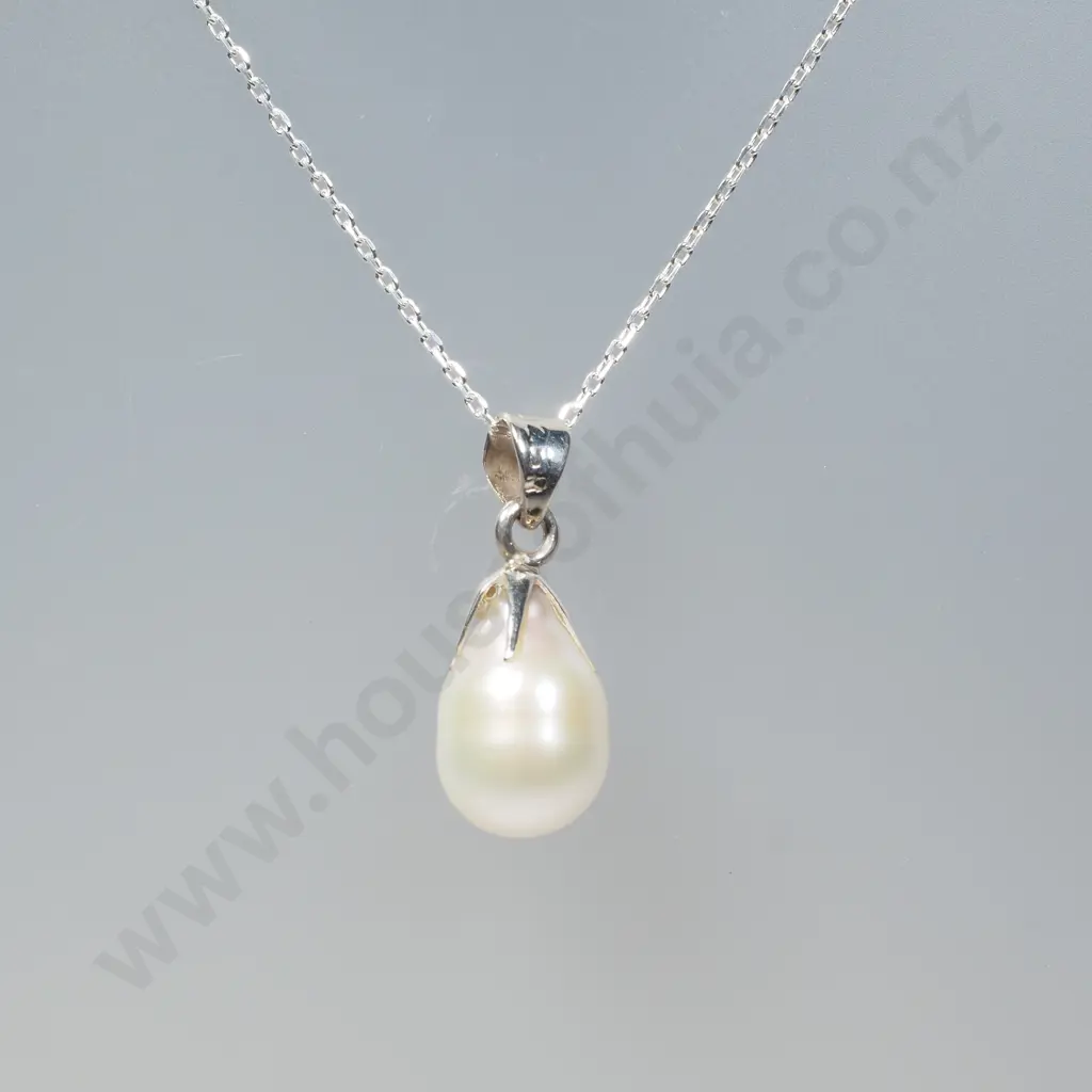 Sterling Silver Pearl Pendant & Sterling Silver Chain Image 1++