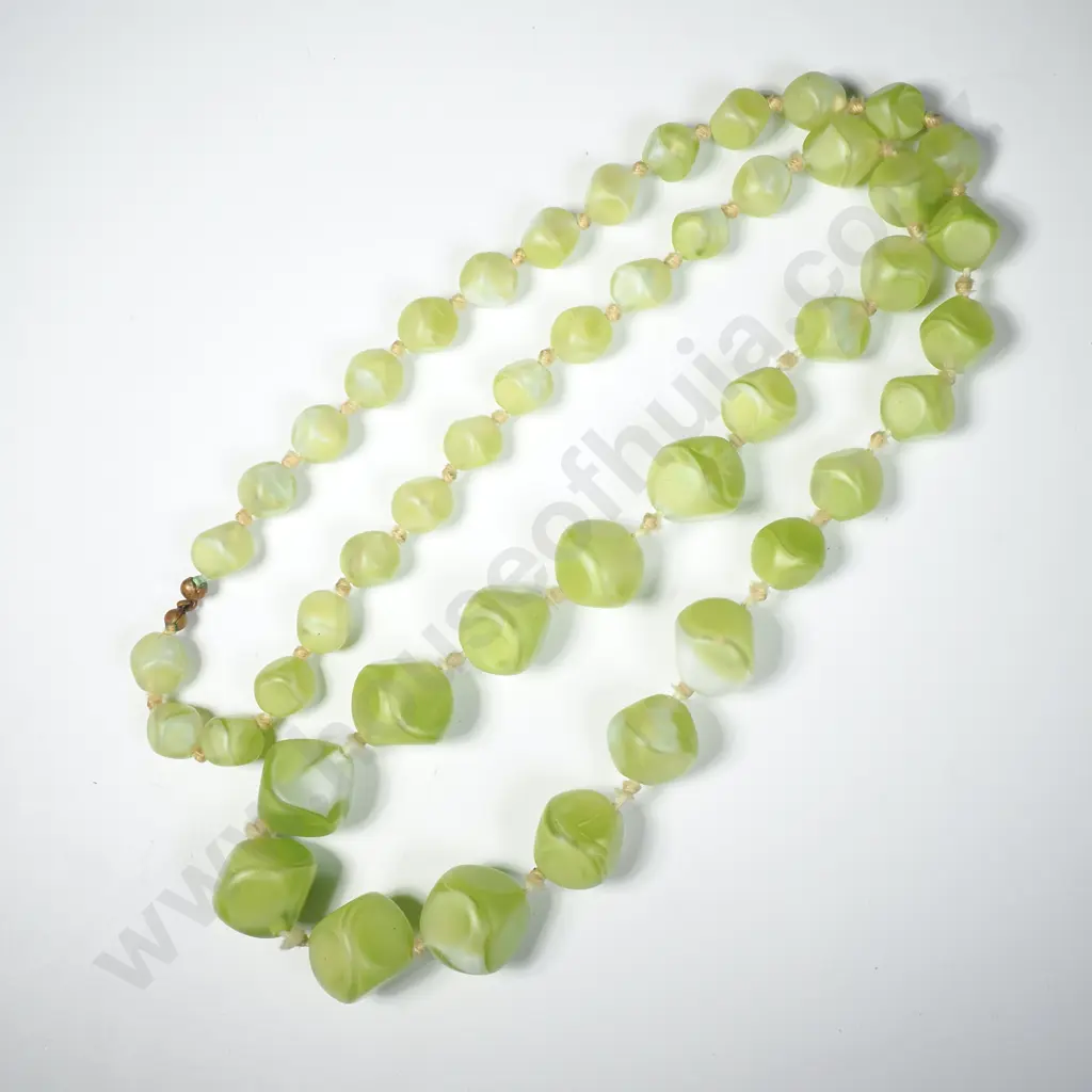 Green Glass Bead Necklace Image 1++