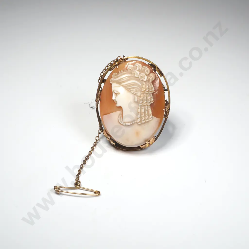9ct Gold Lined Oval Cameo w Side Profile of a Young Women Image 1++
