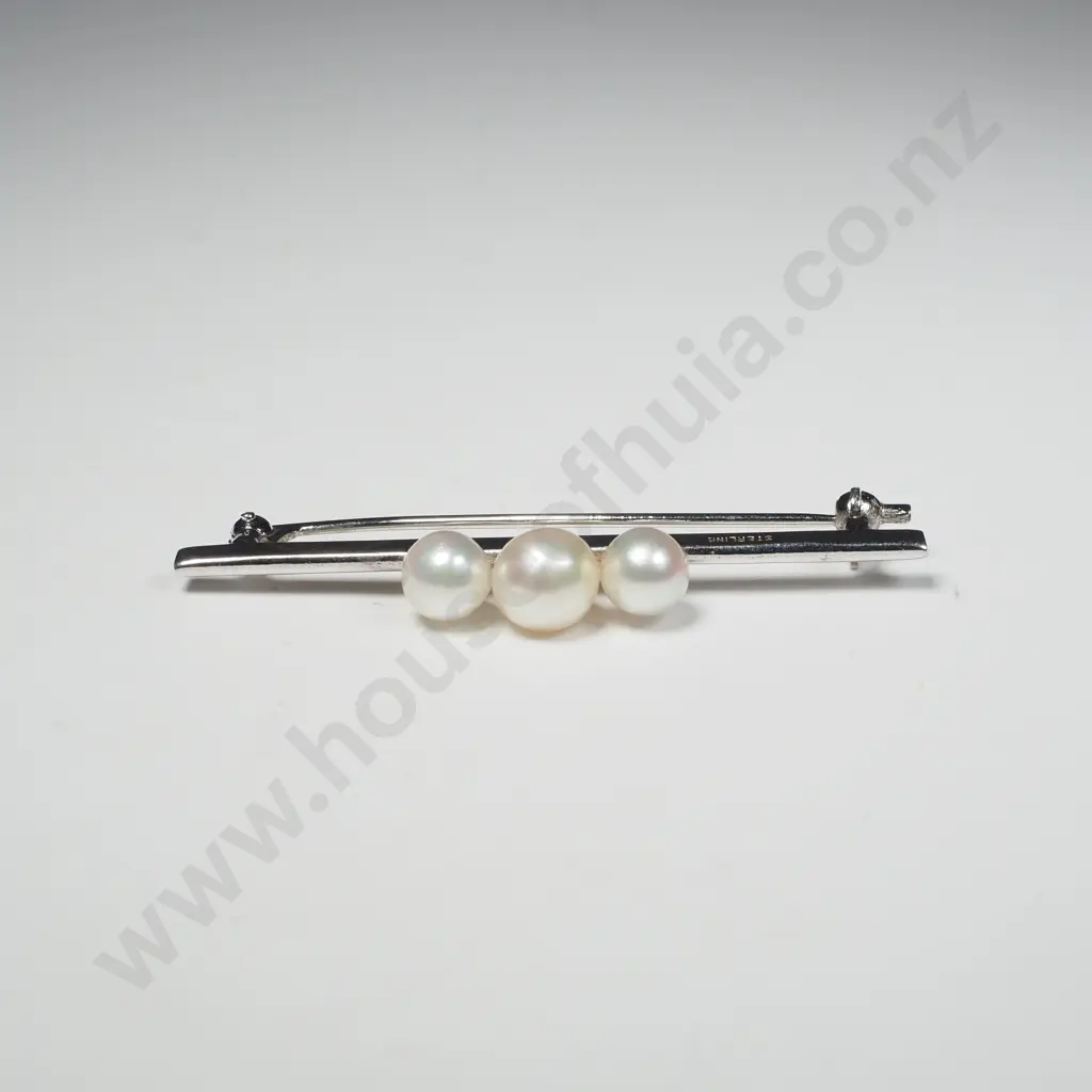 Vintage Sterling Silver Three Pearl Brooch Image 1++