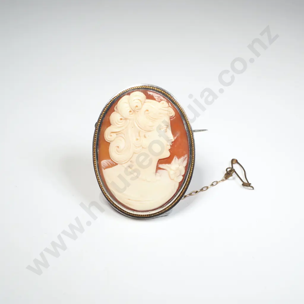 Vintage Carved Cameo Shell Brooch - Metal Untested Image 1++