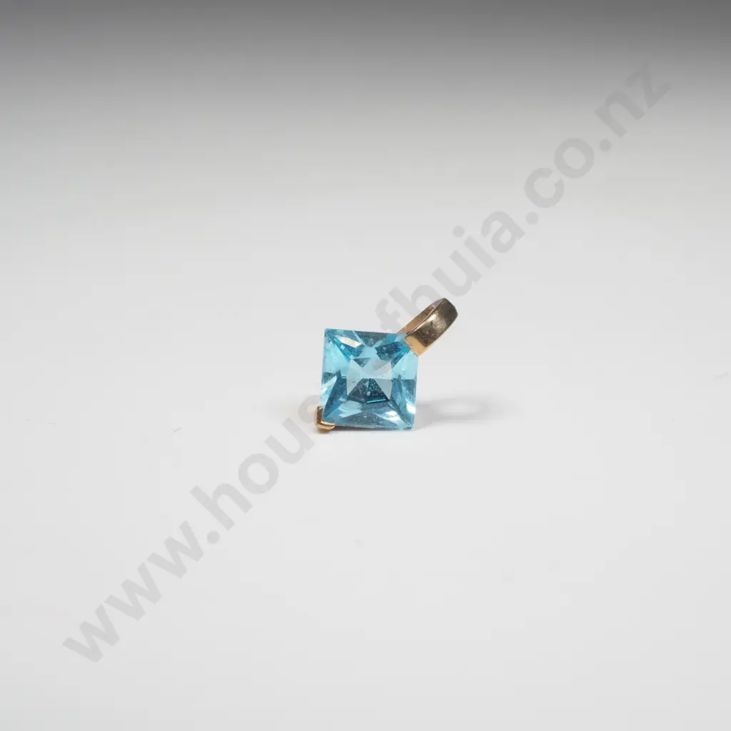 9ct Gold Blue Stone Pendant Image 1++