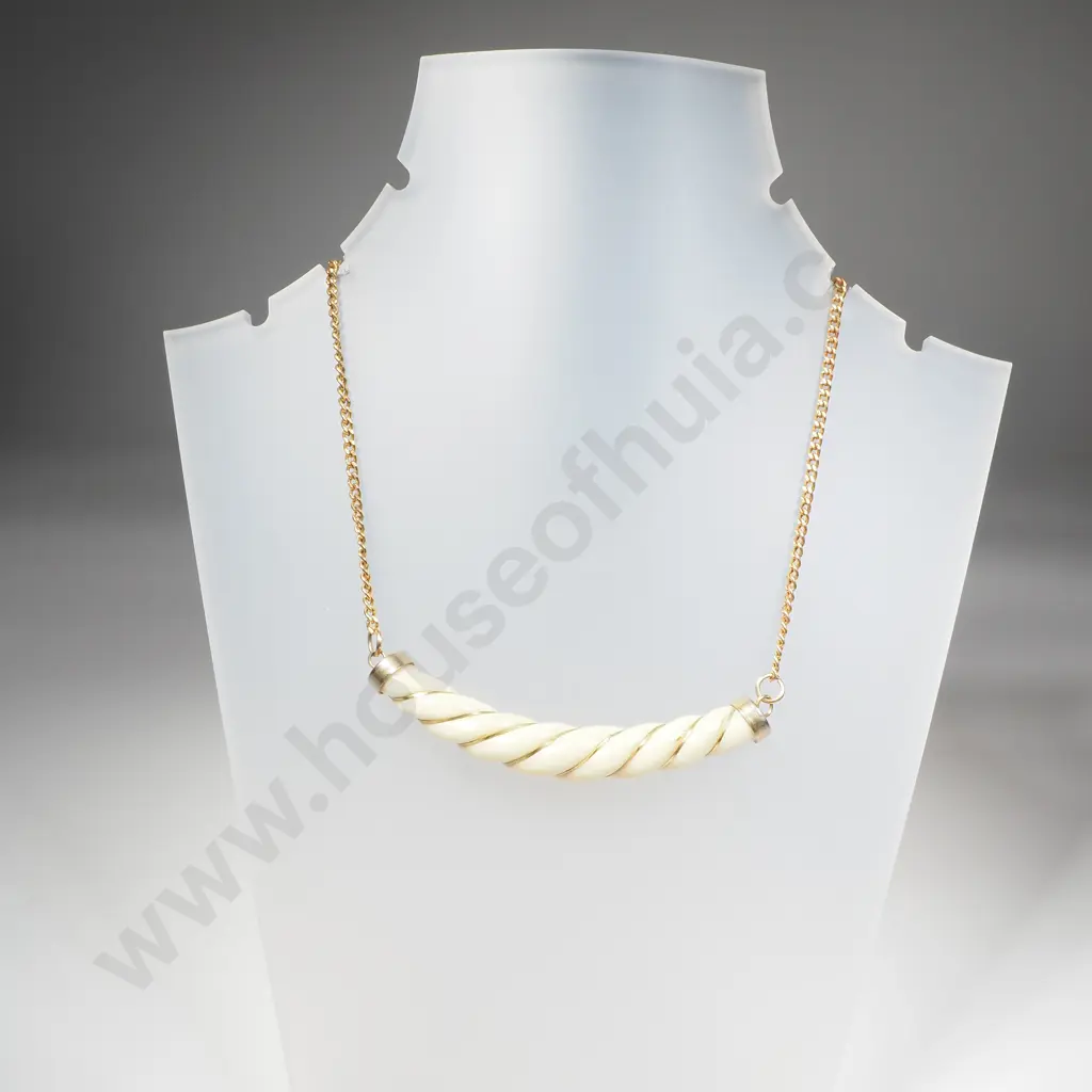 Interesting Costume Necklace Image 1++