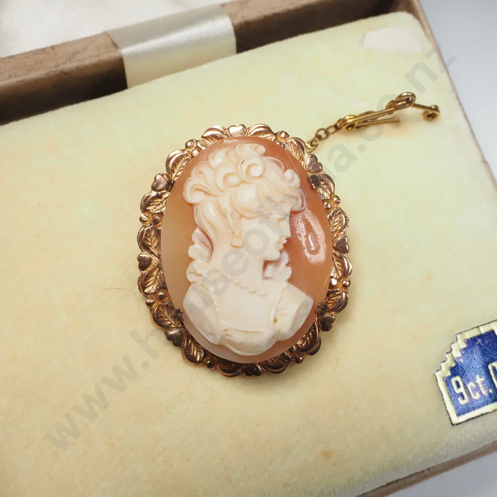 Vintage 9ct Gold Cameo Image 1++