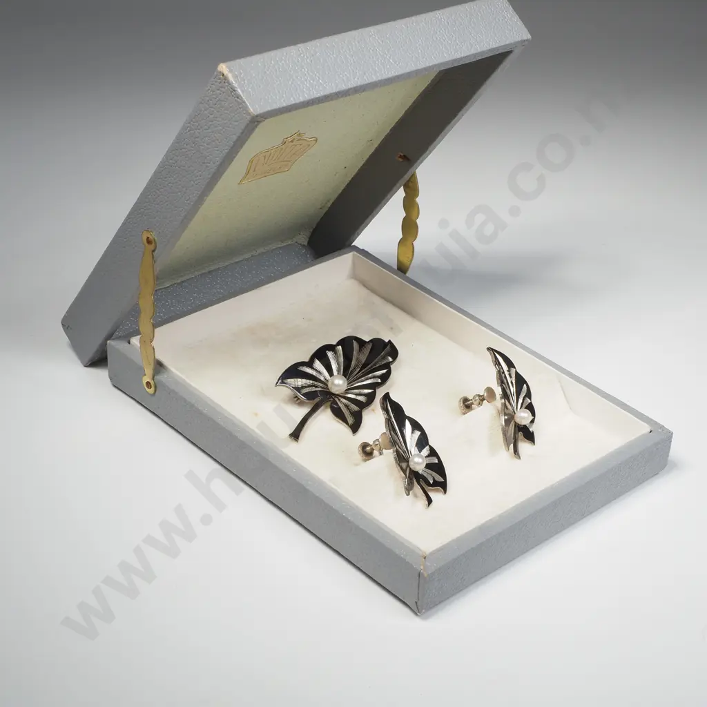 Fantastic Japanese Vintage Amita Brooch & Earring Set in Period Box Image 1++