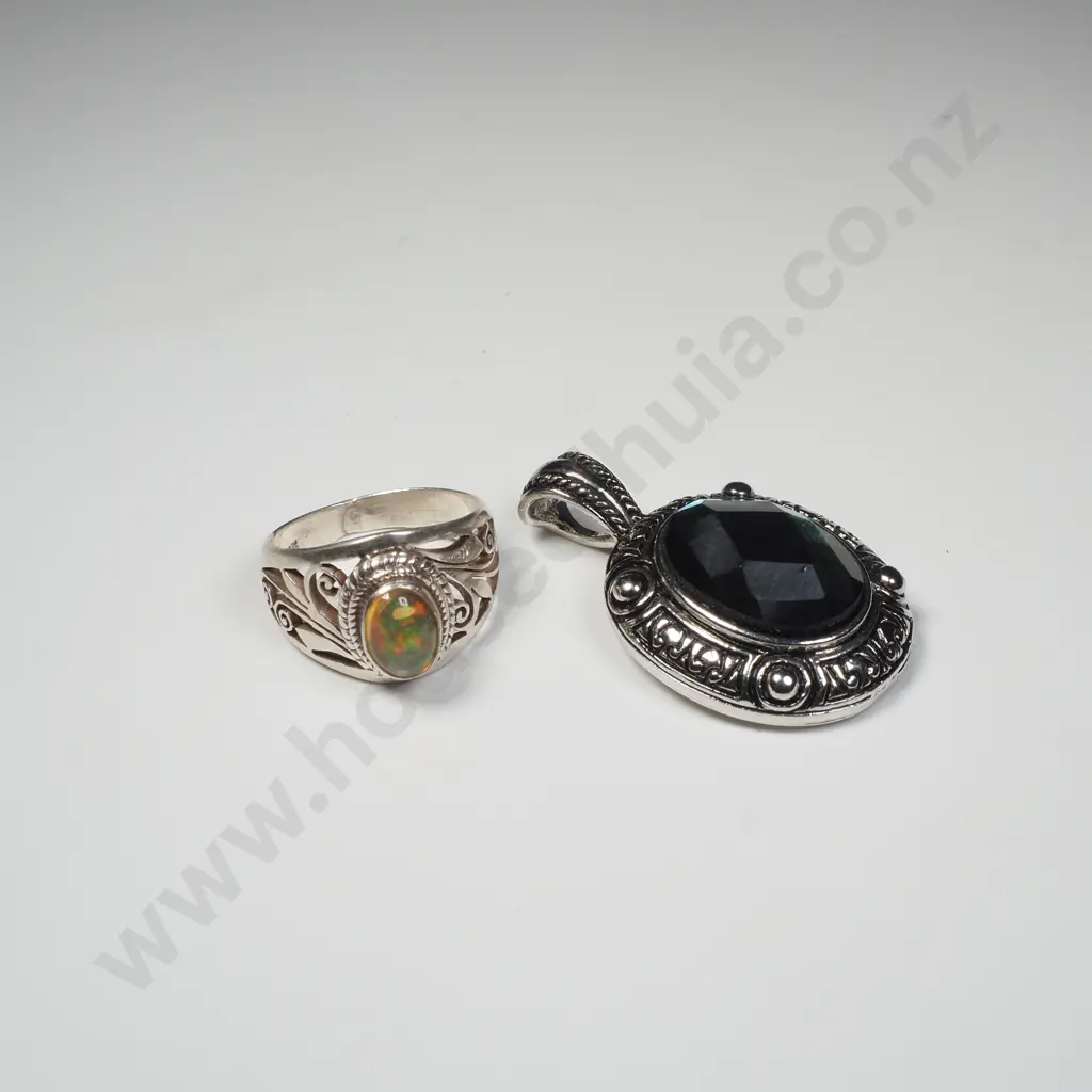 Sterling Silver Ring w Costume Pendant. Image 1++