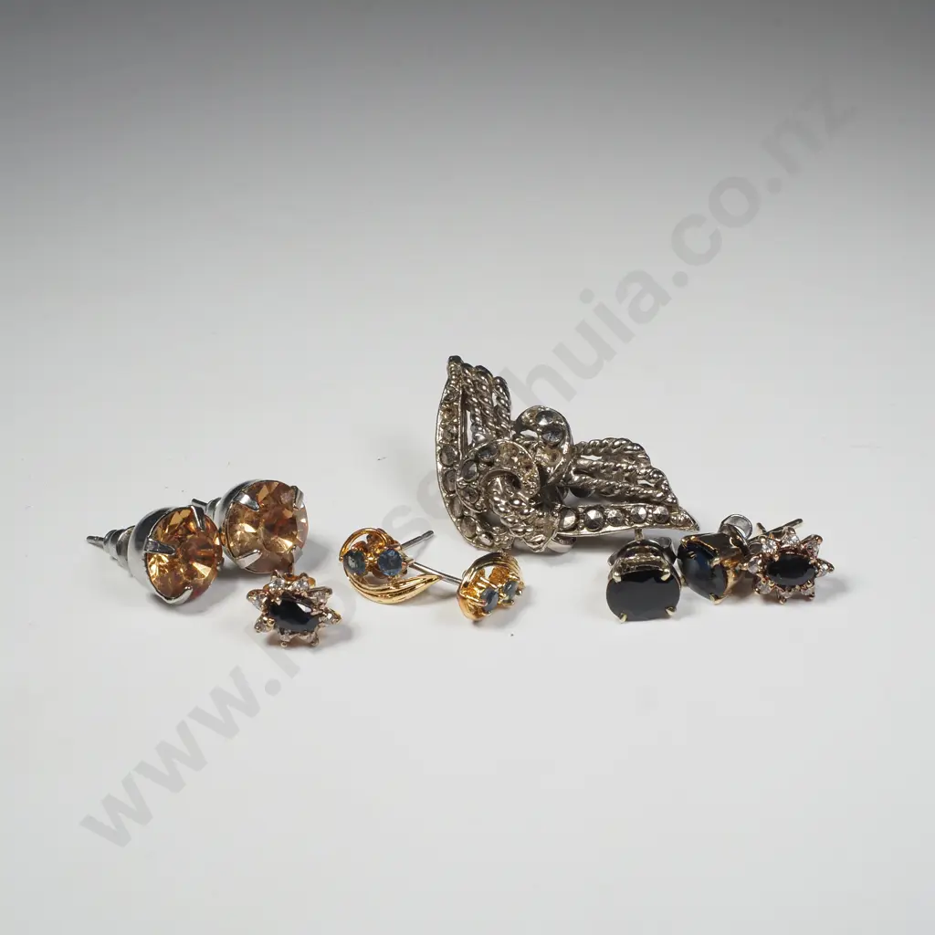 Assorted Lot of Costume Earrings - Some A/F14 Image 1++
